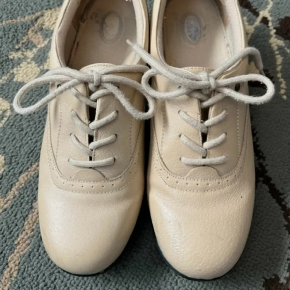 Women's Dr. Scholl's Lace-Up Oxfords - Size 10M